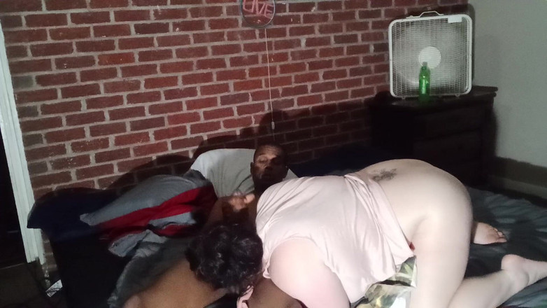 Big uhaul: Une PAWG naturelle s’occupe avec une longue bite noire à gros...