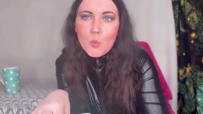 MissFFW: Miss ffw asmr raspberries खा रही है