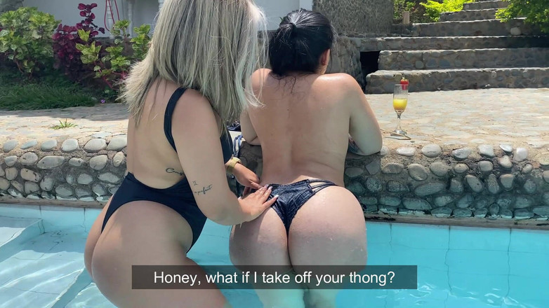 Naty Delgado: Hari yang Cerah di Kolam Renang! Sahabatku ngocok kontolku di...