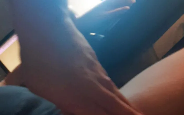 Silky Johnson: Handjob While Working From Home