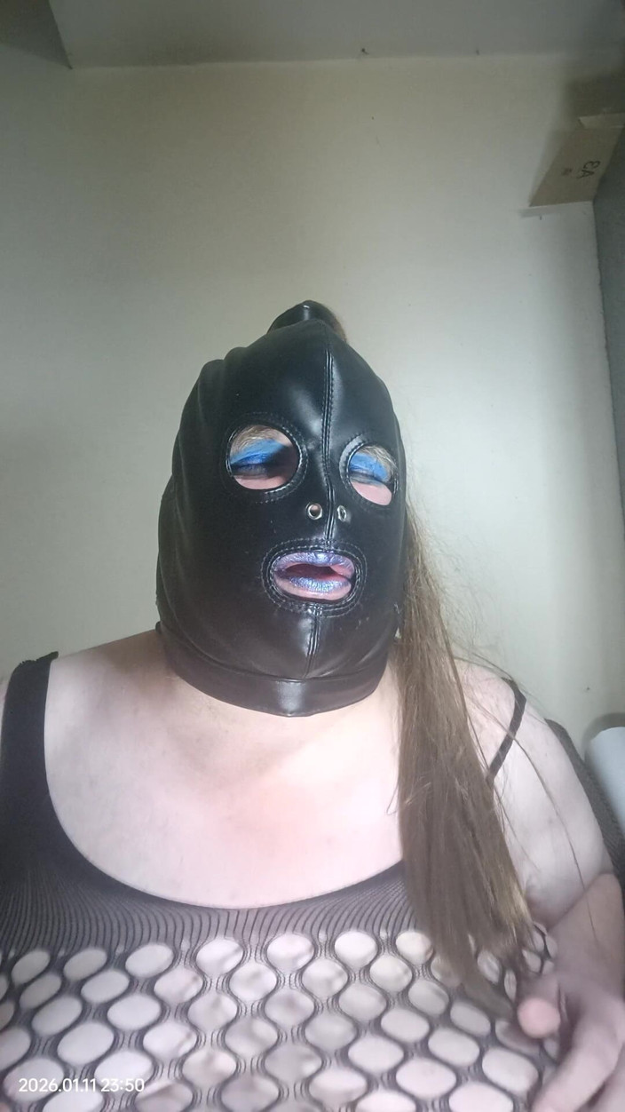 Stephanie-Nicole-TV: BBW-TV spielt mit ihren nippeln durch netzkörperstrumpf.