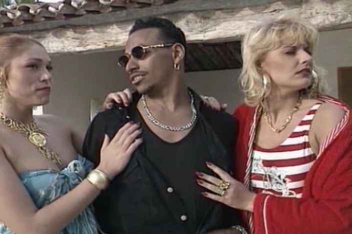 Filles Francaises: Dubur luar yang menakjubkan bertiga dengan dua awek Perancis