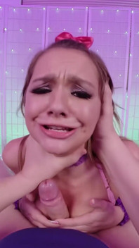 Sladká dívka Mia Kay lízání a sání ptáka