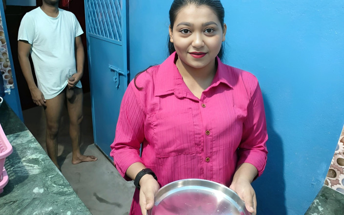 QueenSonali: インドの美しい巨大なおっぱい Bhabhi が Devar とキッチンで犯される