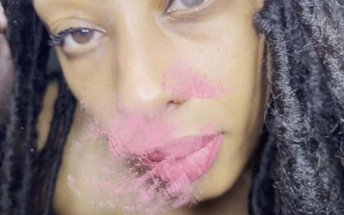 Pink Foxx: ピンクフォックスがキスをする