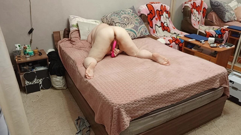 Zona901: Eine nachbarin mit einem großen runden arsch und einer haarigen...