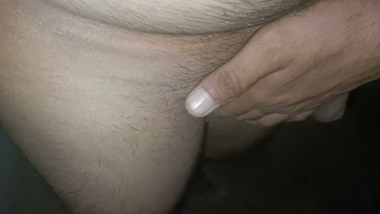 LovedSunsine1990: Sto vivendo di prurito da un lato del mio pene.