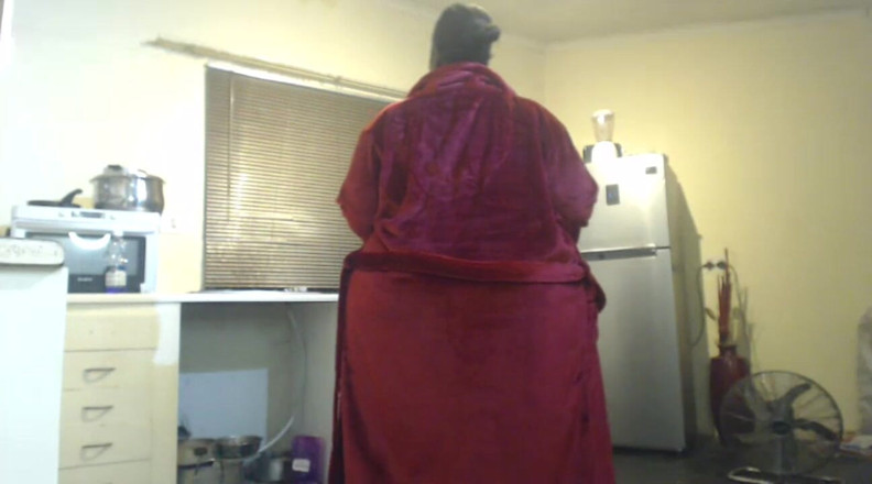 Legendary Booty Overdose: SSBBW Stripteasing &amp; Ass Clapping