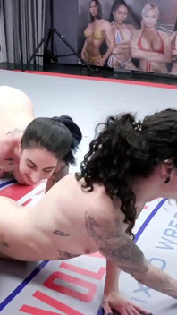 Lydia black contro sheena rose wrestling femminile