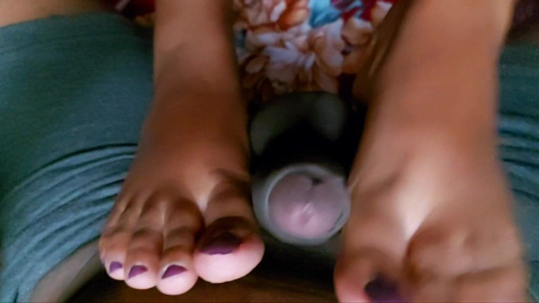 SlMilan: Sri Lankan Couple Footjob