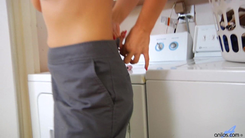 Anilos: Laundryroomplay