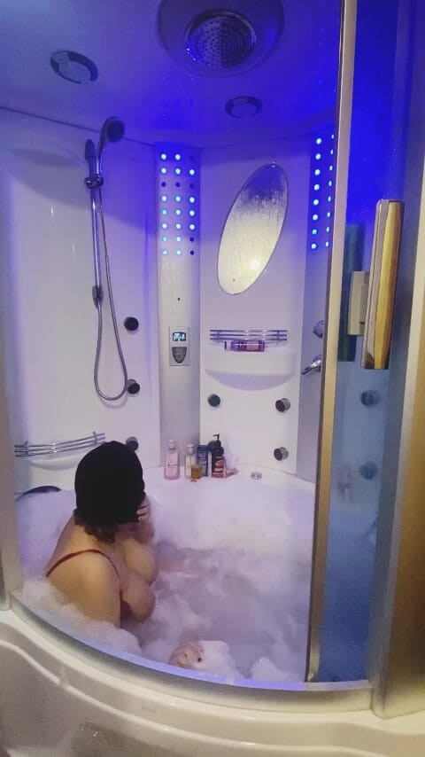 Six my and wife: シャワーでアラブの楽しみ