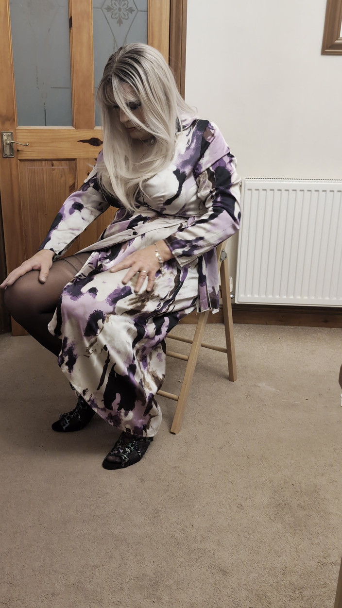 Sarahsatinslut: Cetim, meia-calça, peitos fazem porra