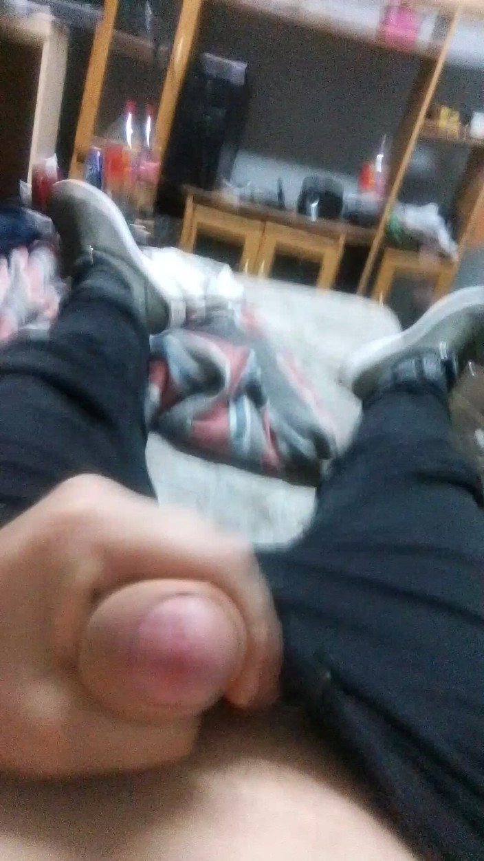 Playtimestudio18: Гарячий чувак дрочить під час ранкового стогону та сперми