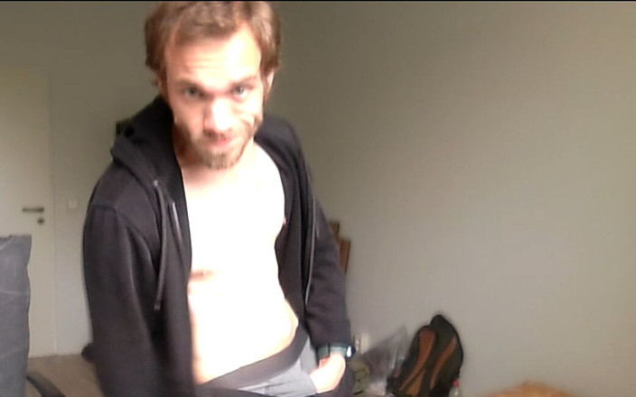 XlPmml: Идиот Батор братец выговаривается как сумасшедший в комнате для гостей