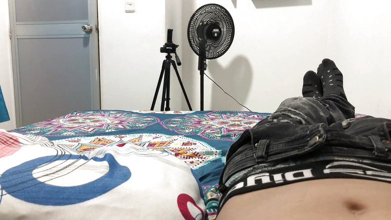 Dallanalove: 巨乳の義理の妹は退屈していて、彼女の大きなお尻で私と楽しみたいと思っています