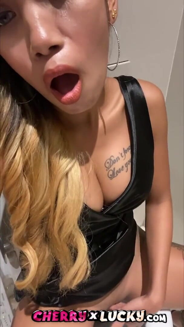 Cherry X lucky: Masturbation in toilet