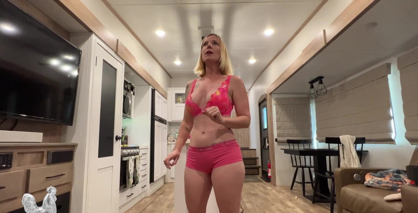 Jane Cane: 금요일 아침에 오는 ... 내 새엄마를 협박해 포르노에 빠져들게 해줘