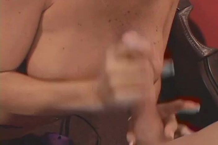 CBD Media: Гаряча цицькаста блондинка дружина мастурбує і дрочить цицьками член свого колеги