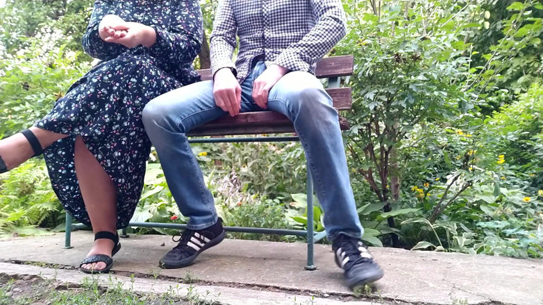 OurFetishLife: Honění venku v parku