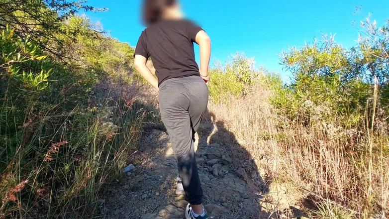 Josyandhot: Une latina à gros cul montre son cul et ses seins...