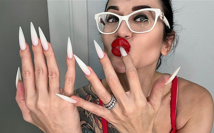 Julia domaina: 热白色长指甲、锋利的爪子和吐口水的变态打手枪