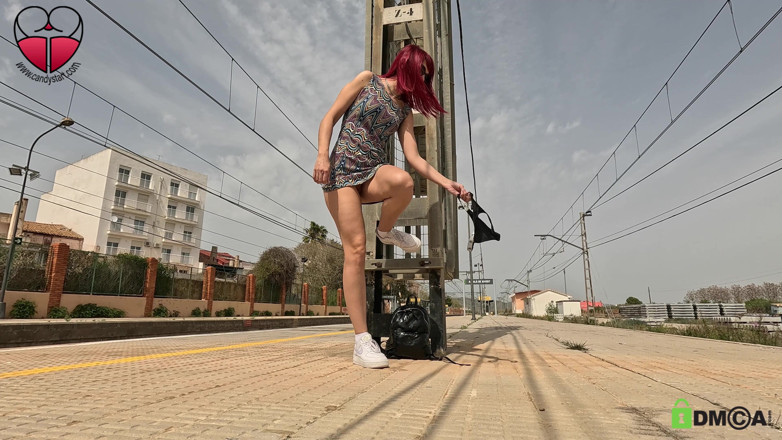 Candystart Videos: Thủ dâm mạo hiểm tại nhà ga xe lửa