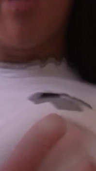 Nena morena cachonda tocada duro para temblar el orgasmo