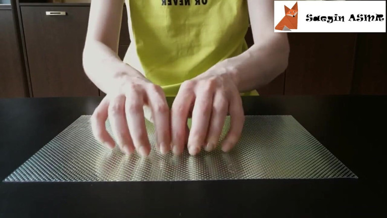 Saegin: 1[ASMR] Scratching textured sheets (no talking)