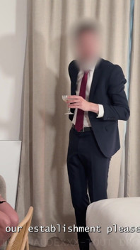 Ich Werde Von Der Hotelrezeptionistin Und Dem Nachbarn Im Nächsten Zimmer Gefickt.