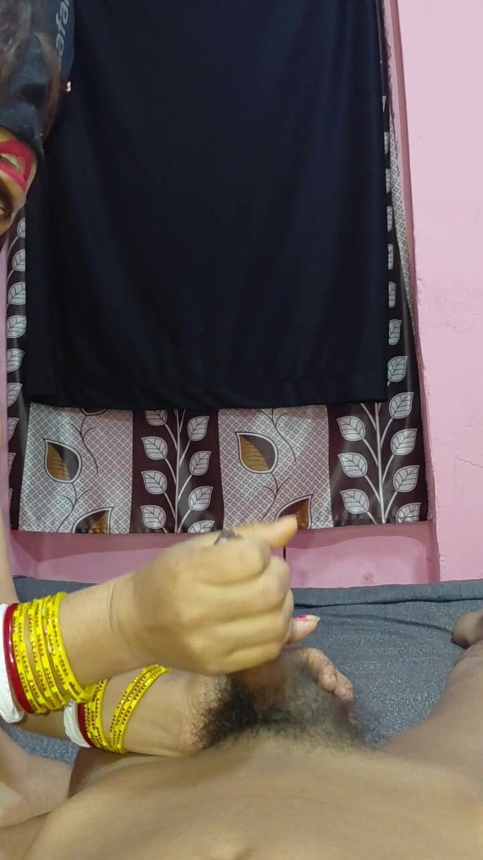 Kaambali: Bhabhi desi handjob