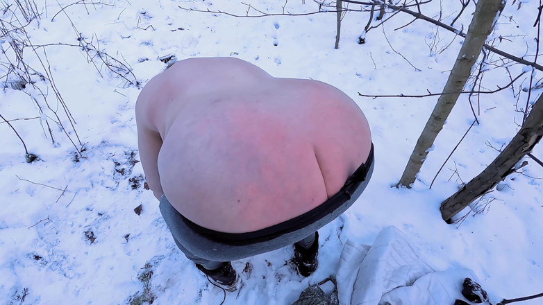 Bouncy Tits Action: BDSM bugil lengkap di salju