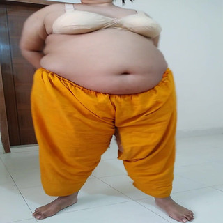 Aria Mia: インドのセクシーなプリヤおばあちゃんクソと18y古いPadosi - ヒンディー語オーディオ