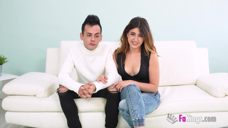 FAKings: Amateur-anal: das schüchterne paar valentina Lapiedra und ihr freund wollen...