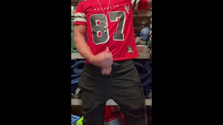 JockDad87: Jockdad87 stropește o grămadă în tricoul său cu numărul 87.