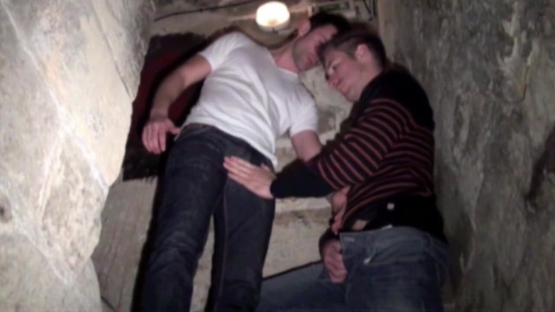 Gaybareback: Penghisap lurus di uinderground