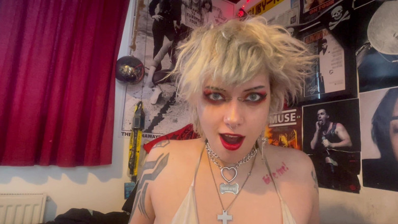 Glitterqueen1999: Fuck My Lipstick off Stepbro