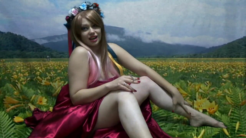 Goddess Misha Goldy: Smoking in the nature and teasing you