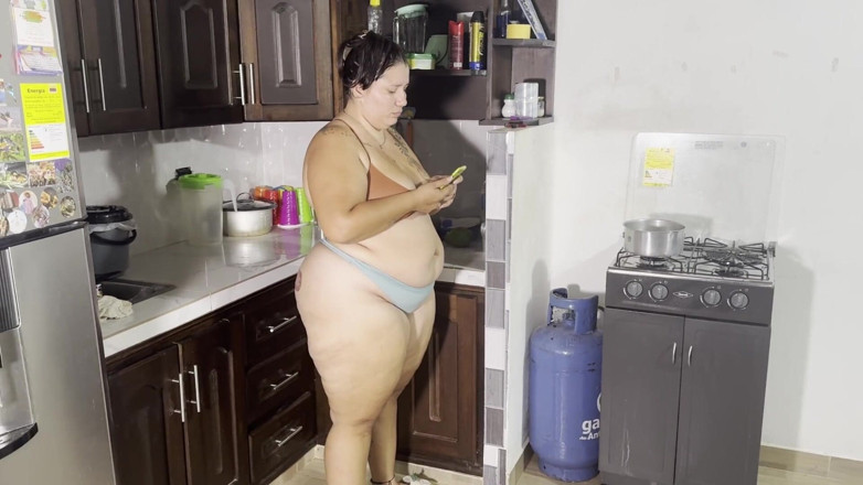 Lexly_16: Girl Fucks Plumber to Pay Him