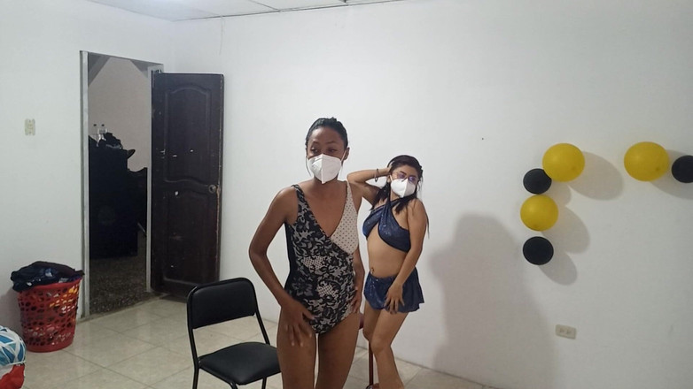 NEGRITA SEXY: मेरी लेस्बियन दोस्त घर आई और हम वास्तव में हॉट और कामुक हो गए