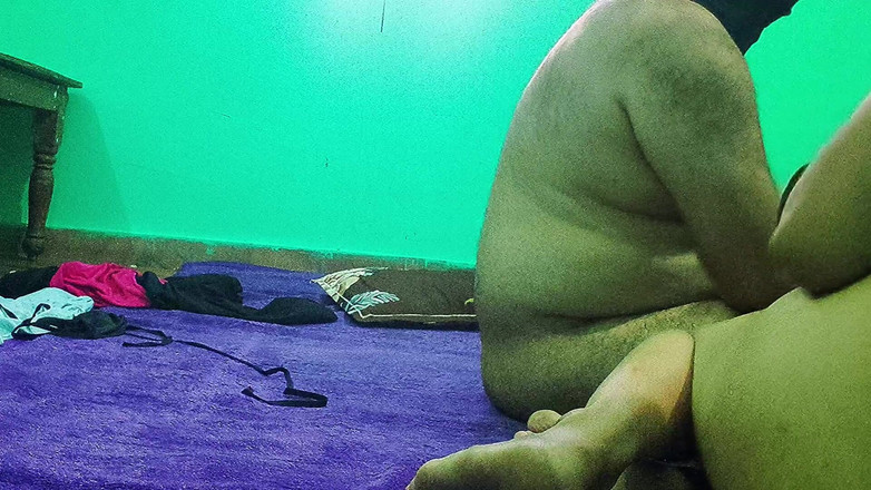 BadMash_Bhabhi: Ojczym myli pasierbicę z żoną i zajmuje ją w ciążę