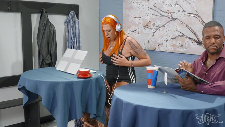 Trans Angels: Im Coffee Shop Cherie Deville Dante Colle Aspen Brooks besahnt