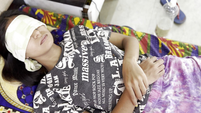 YourDickSucker: おっぱいをマッサージすると恥ずかしがる彼女