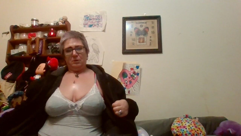 krazykristin: 大きな胸が顔に突っ込んでる、イッてるか?