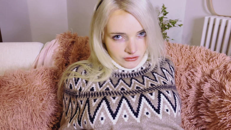 Amber Kawaii: Bunnycasting: nastolatka wykonuje swoją nową rolę króliczka