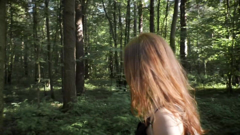 Elena Ginger: Petite Ginger Masturbates and Squirting in Public Park