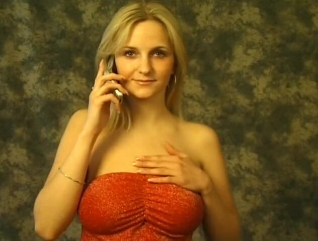 Flash Model Amateurs: Sexy blonde chick loves showing her huge boobs