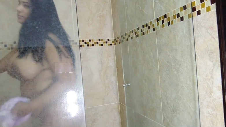 Kelli kumar: Toys in The Bathroom