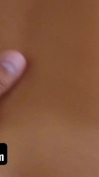 Sis Miluje mě - Sly Chlápek klopýtá po nahotě nevlastních sester, když se sprchuje