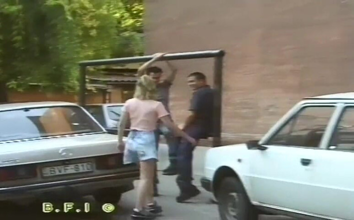 Horny Teenies: Trio de jovens amantes